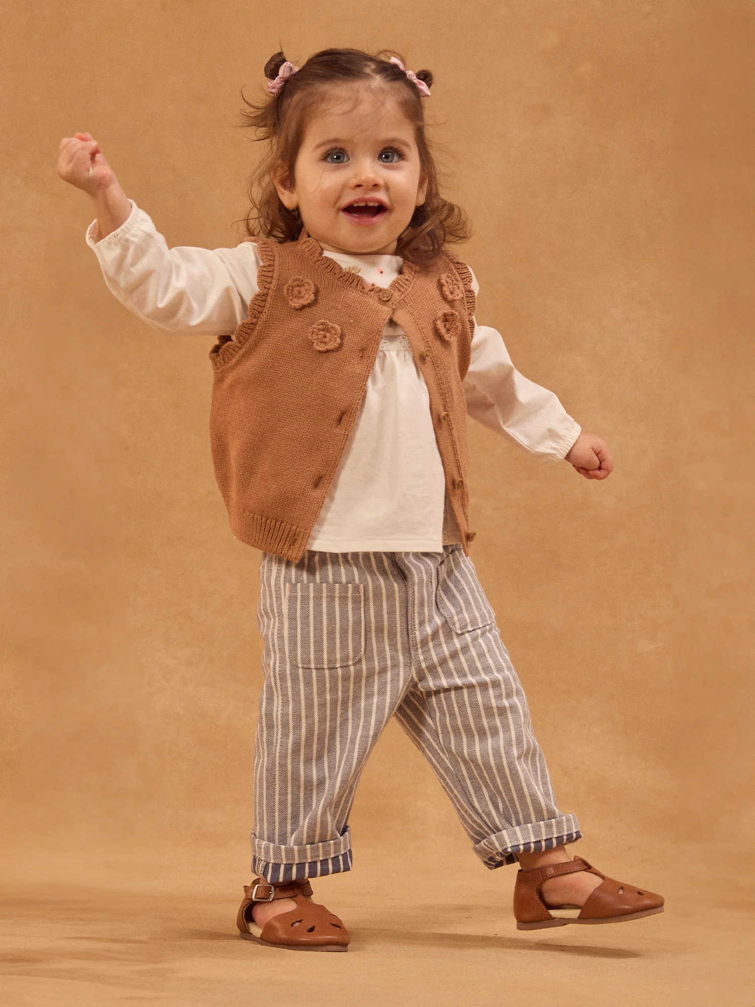Cardigan marron sans manches Bébé Fille - Image 4