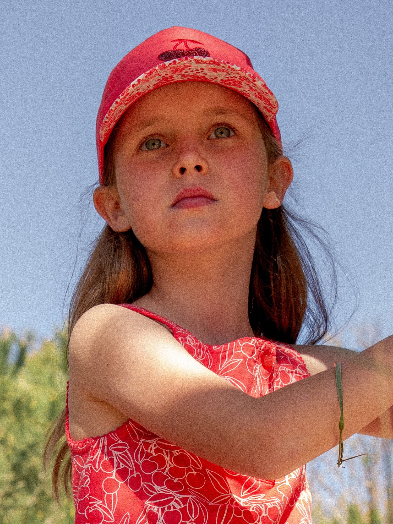 Casquette rouge imprimé fleuri et sequins Fille - Image 2