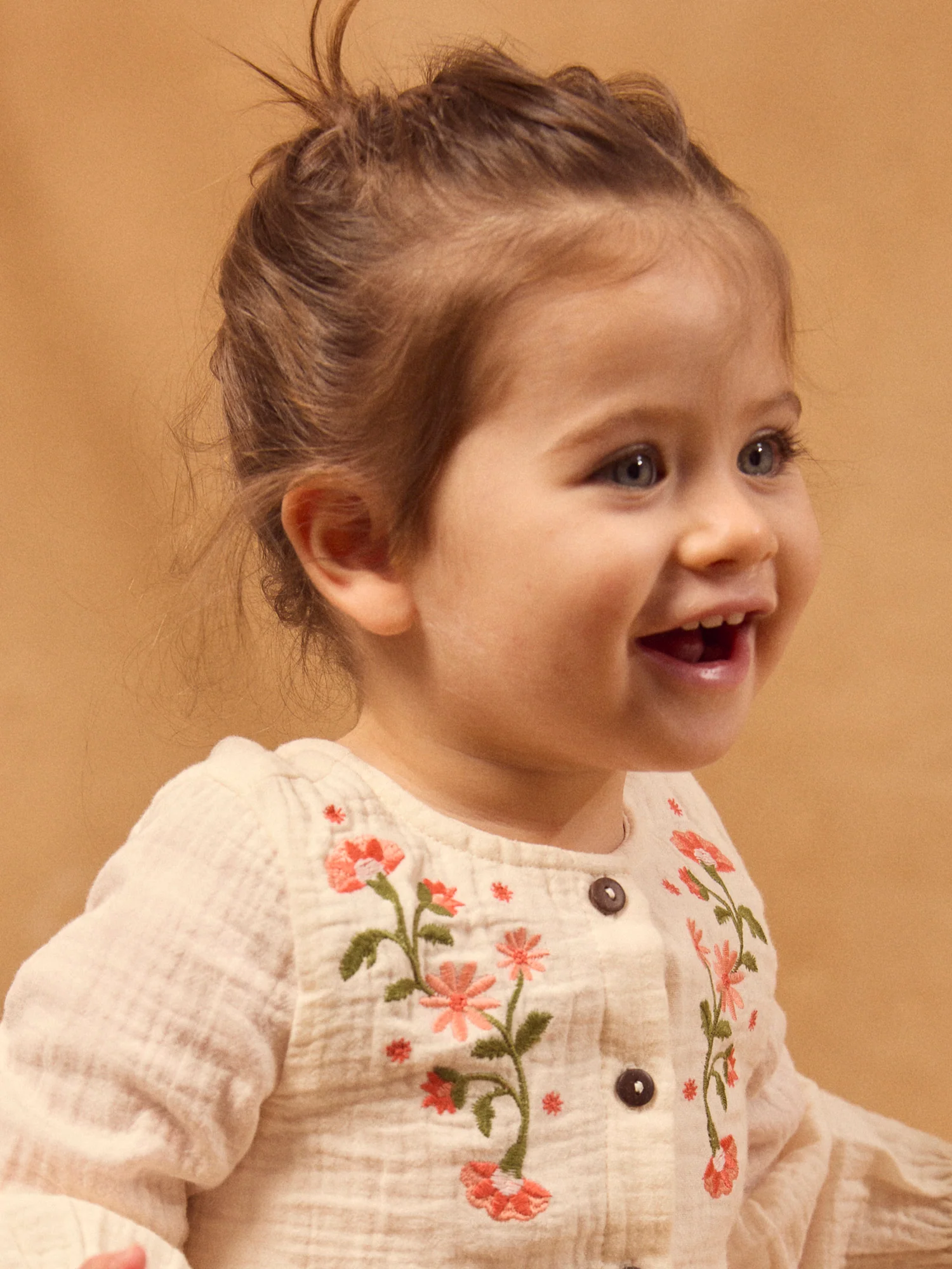 Chemise écrue à broderies fleurs Bébé Fille - Image 3