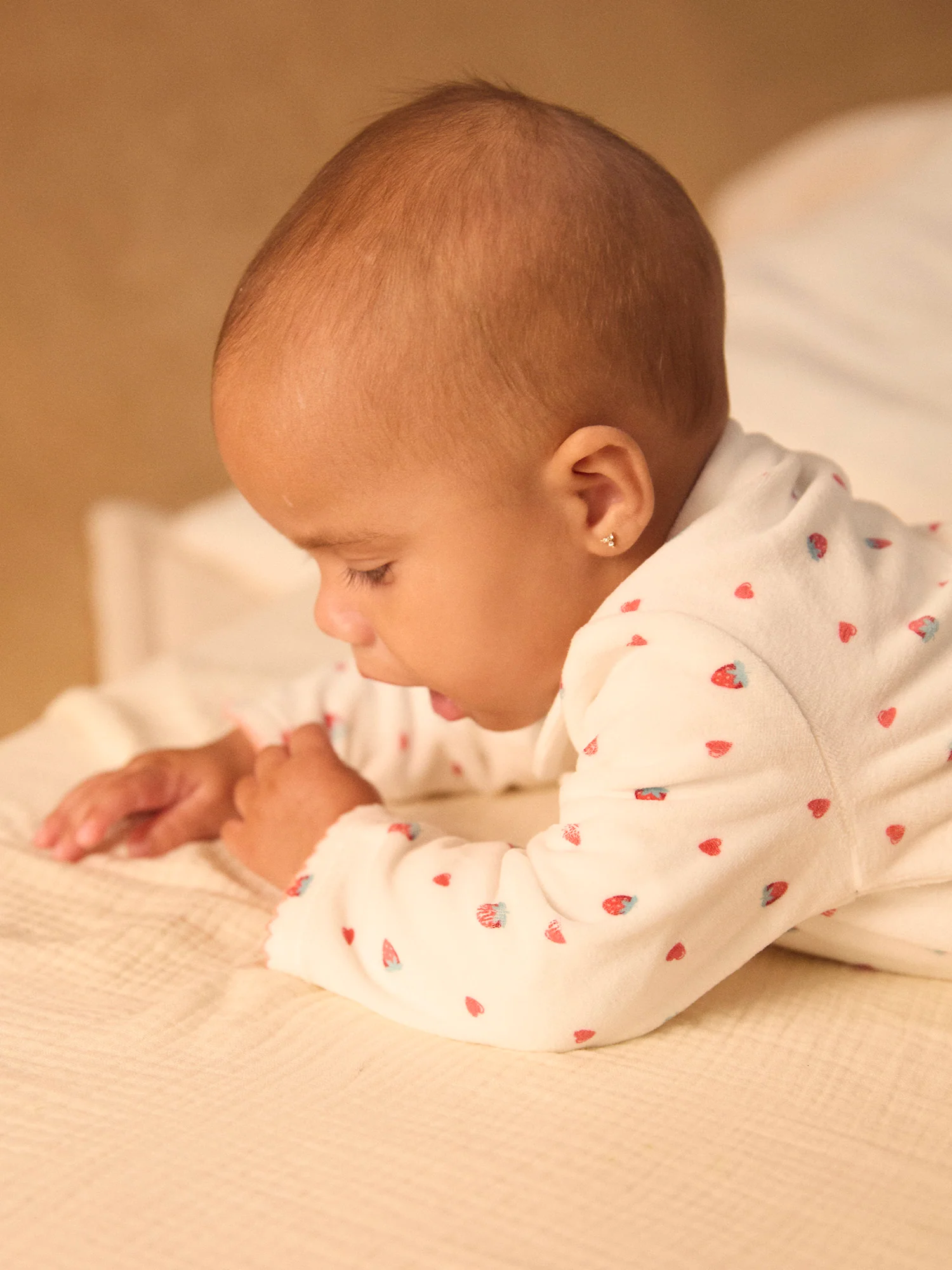 Grenouillère blanche imprimé fraises Bébé Fille - Image 3