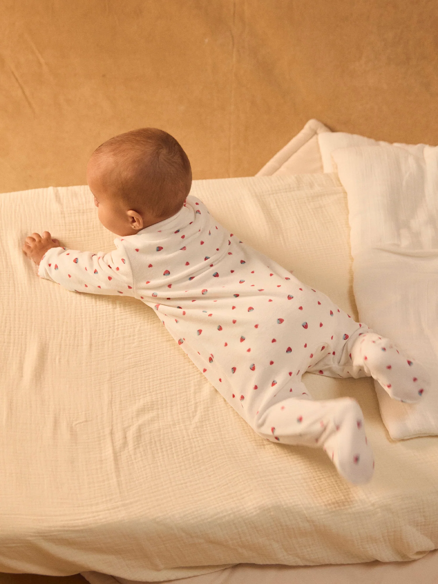 Grenouillère blanche imprimé fraises Bébé Fille - Image 4