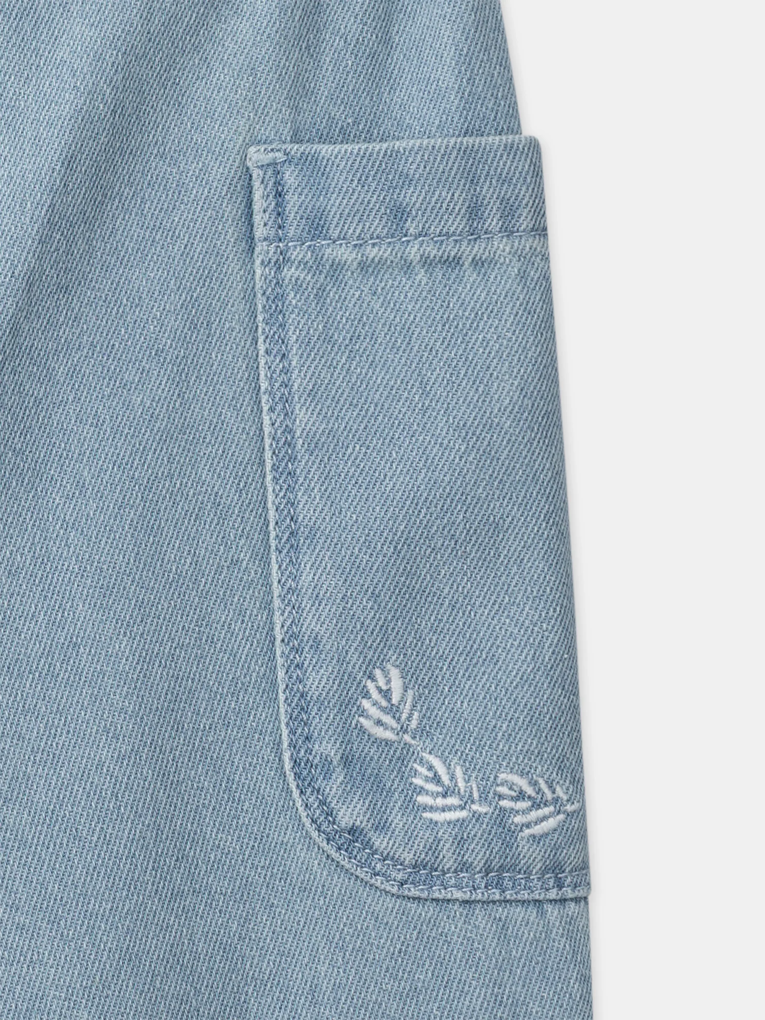 Jean bleu clair à broderies fleurs Fille - Image 3