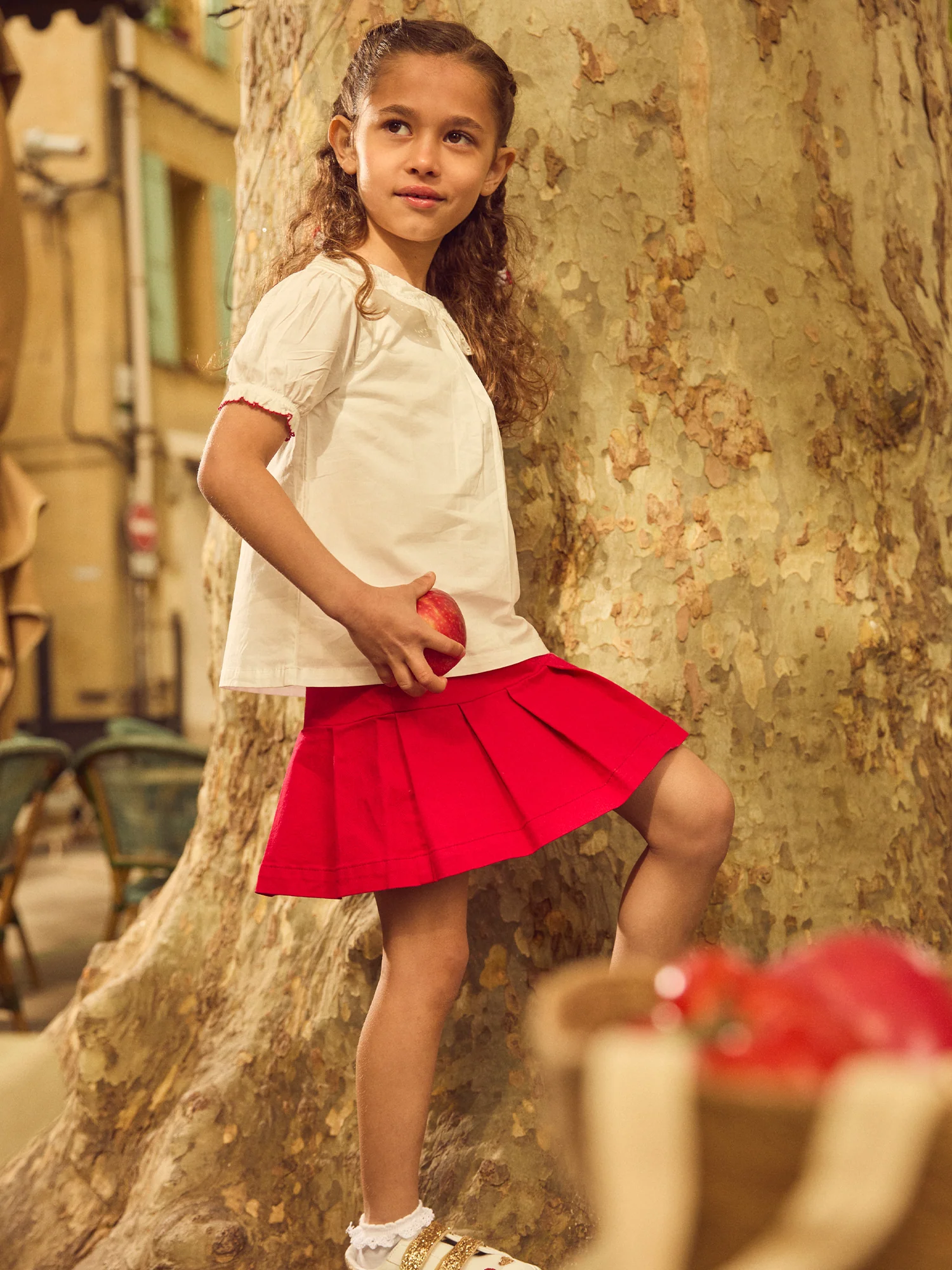 Jupe plissée rouge à broderies fleurs Fille - Image 4