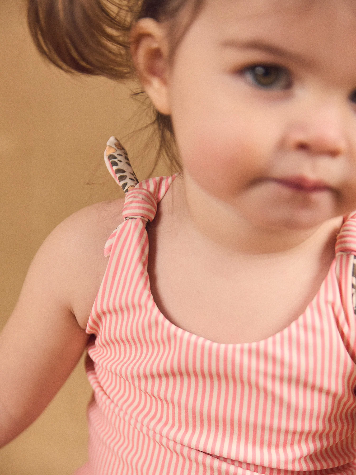 Maillot de bain une pièce réversible imprimé fleuri ou à rayures Bébé Fille - Image 5