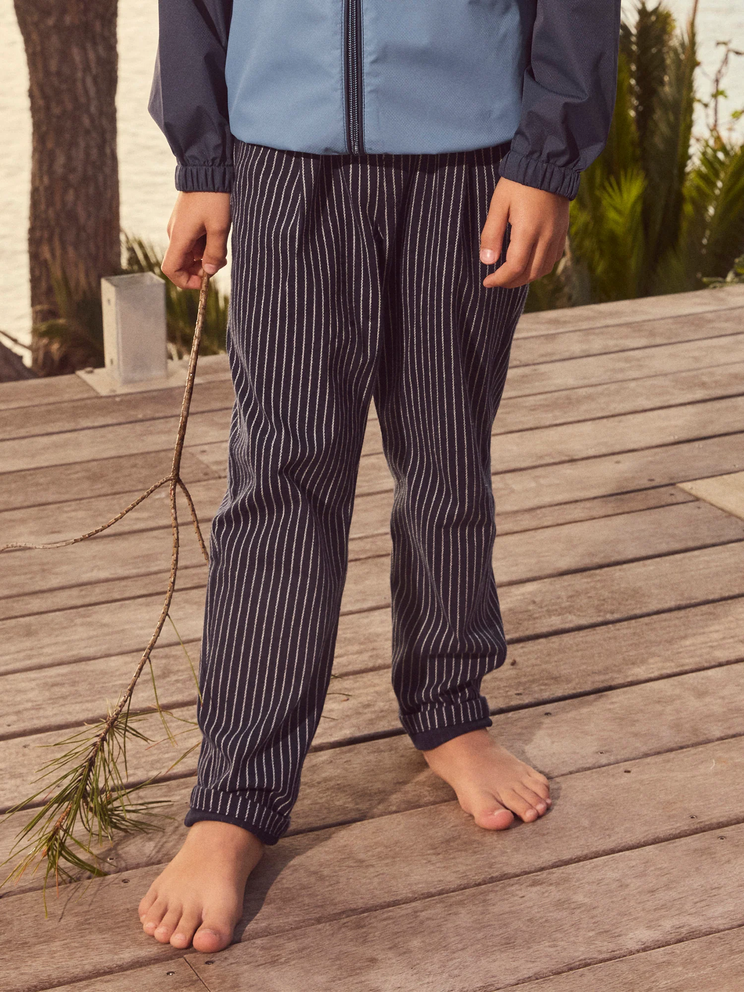 Pantalon bleu marine à rayures écru Garçon - Image 2