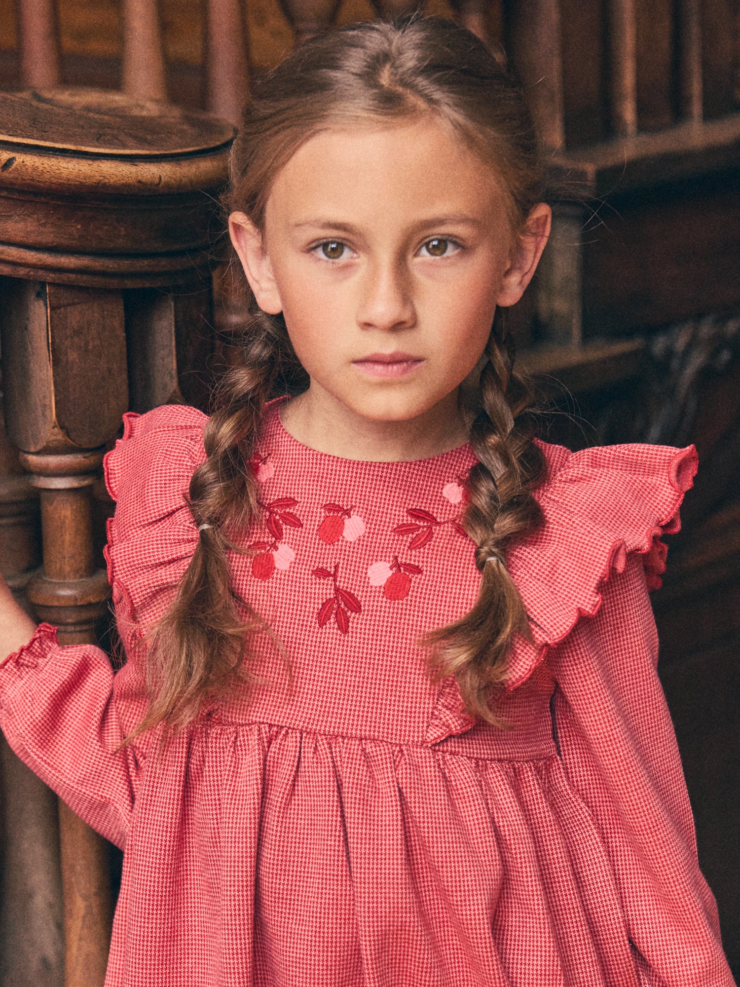 Robe rose à volants et broderies pommes Fille - Image 3