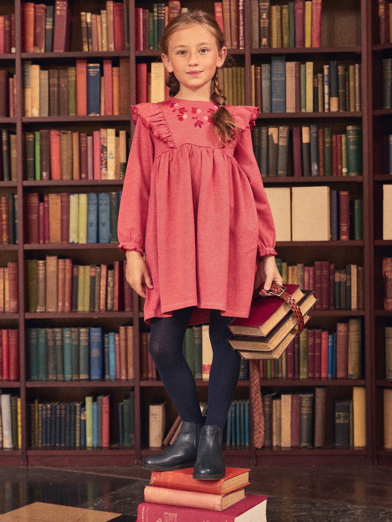 Robe rose à volants et broderies pommes Fille - Image 4