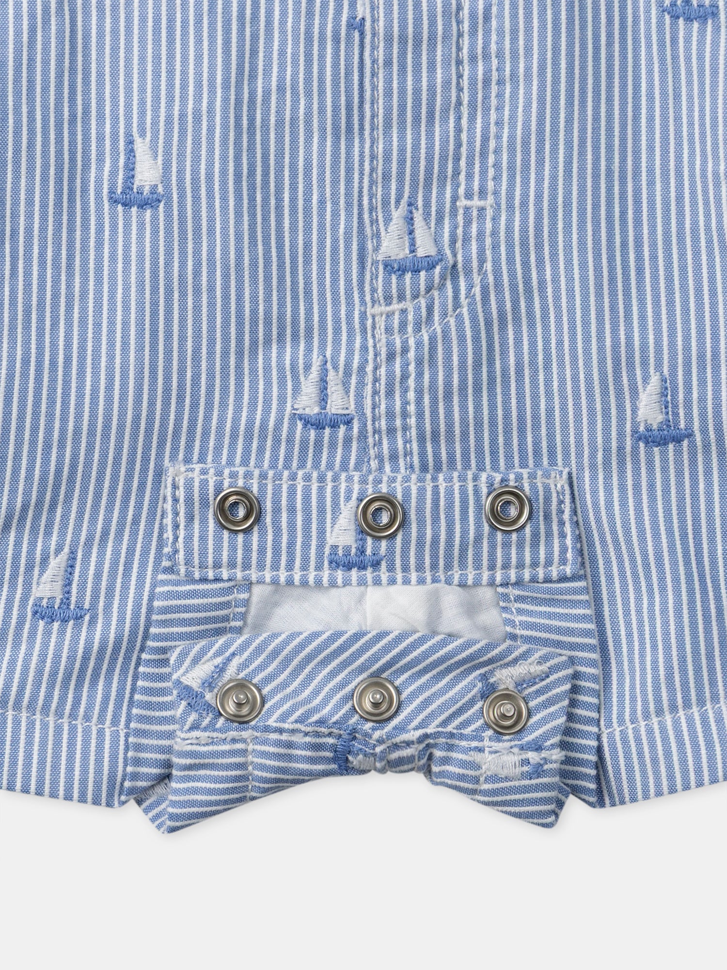 Salopette courte à rayures bleues et broderies bateaux Bébé Mixte - Image 4