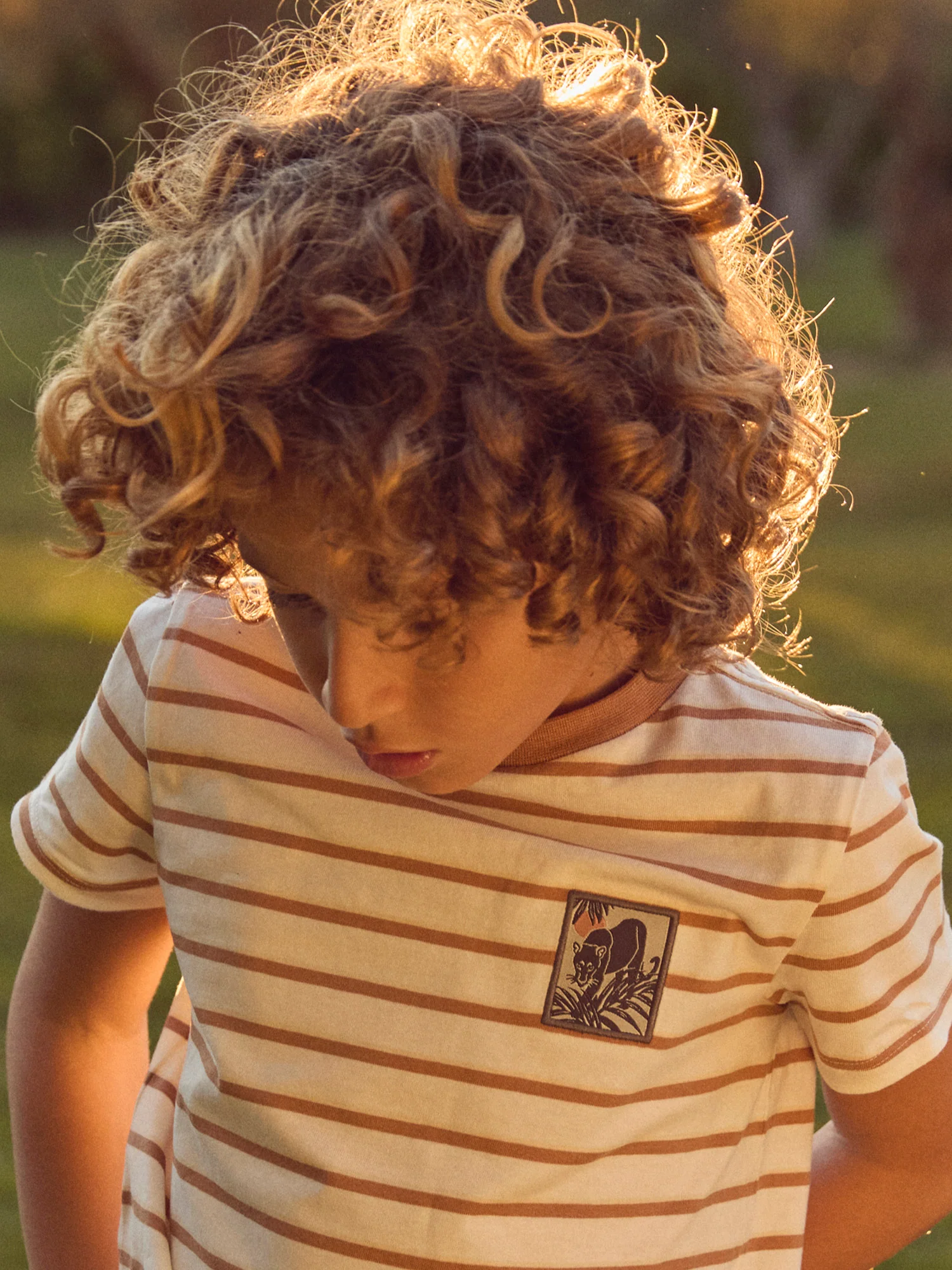 T-shirt écru à rayures marrons Garçon - Image 3