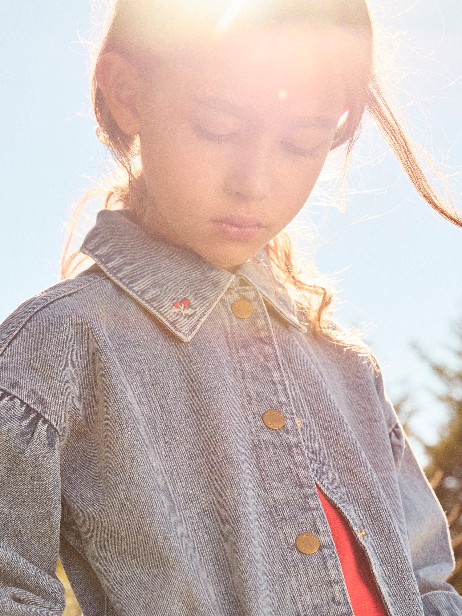 Veste denim à broderie "M" Fille - Image 3